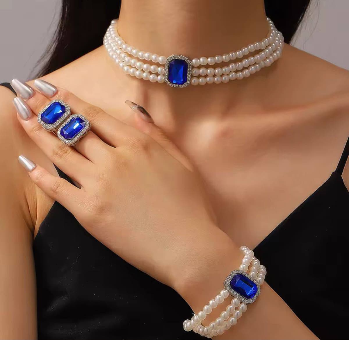 Multilayer jewellery set